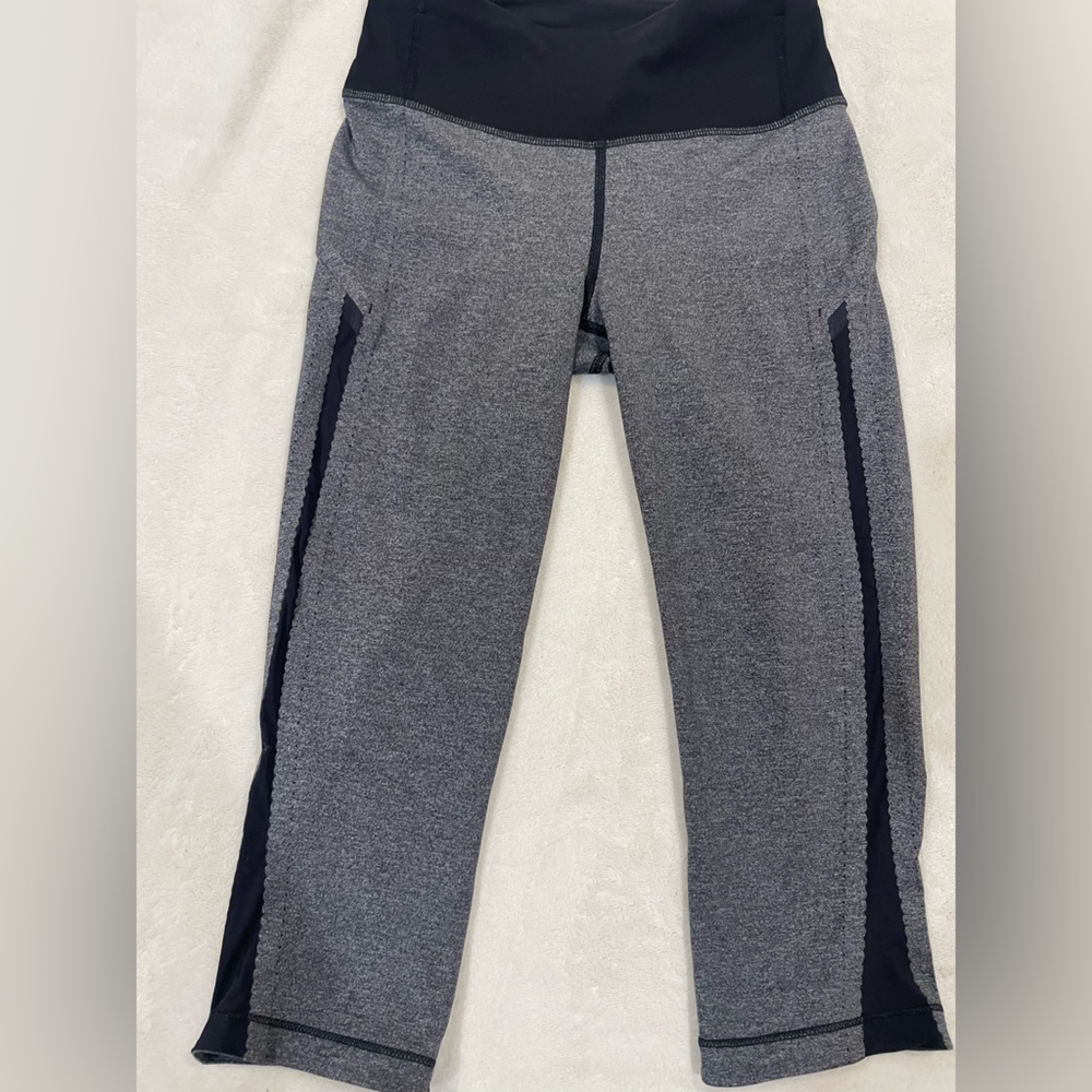 Lululemon mid rise cropped scalloped zipper leggings size 4